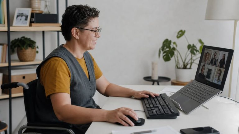 Collaboration numérique inclusive avec des outils accessibles.